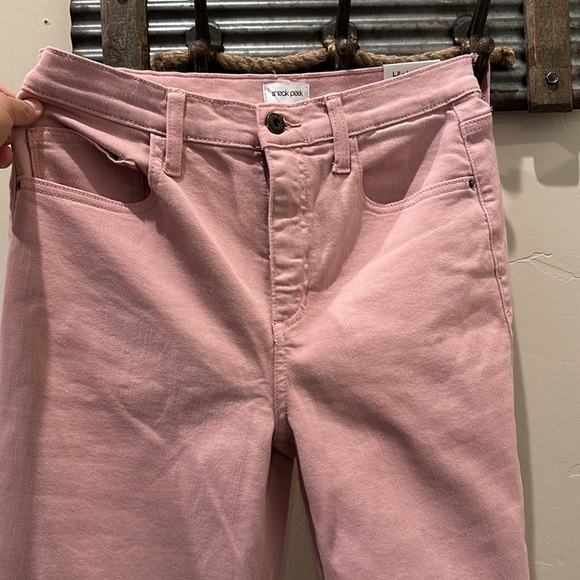 Sneak Peek Cropped Pant - Picture 3 of 4